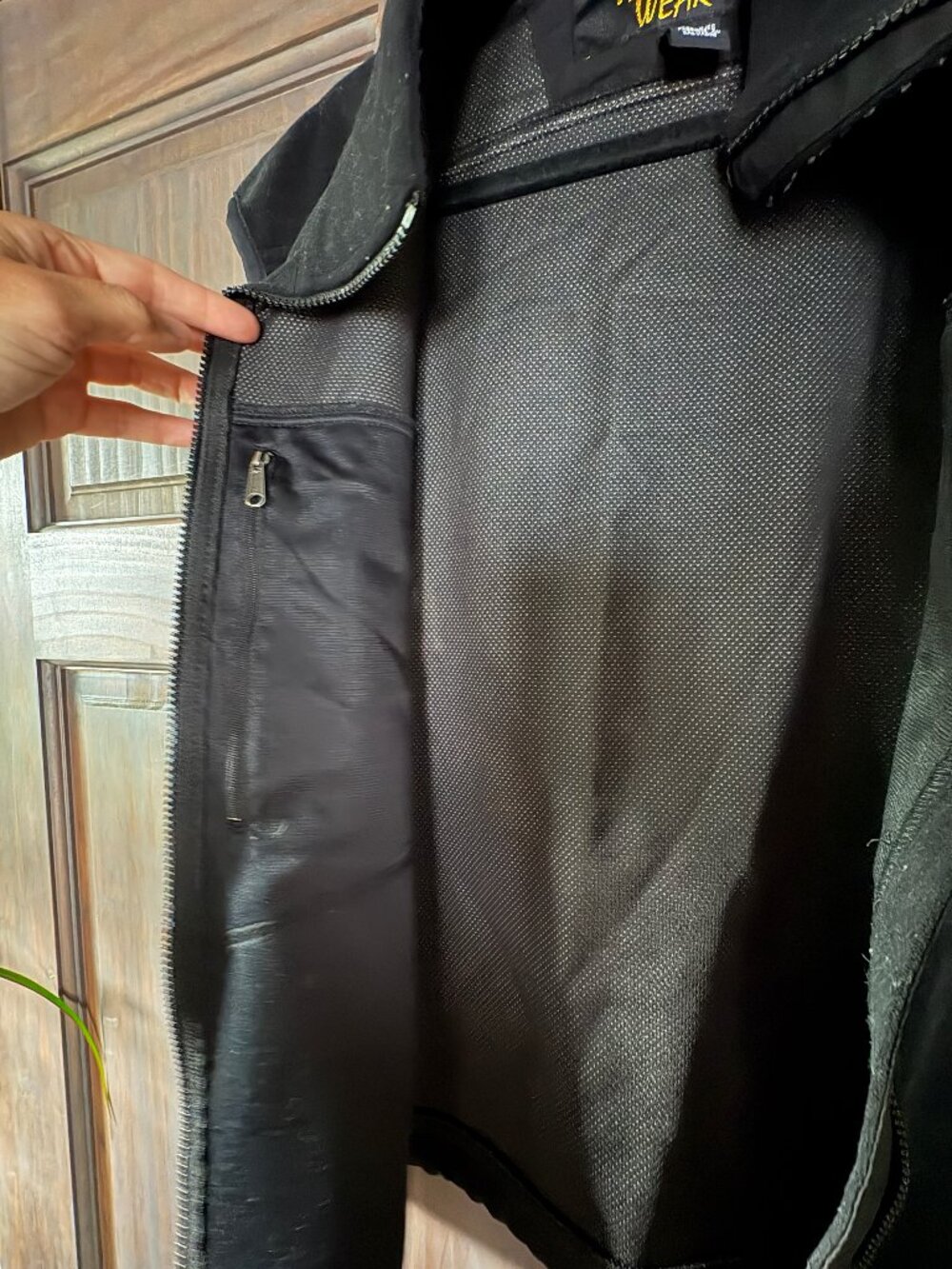 Mountain Hardware men's Large vest - Picture 4 of 4